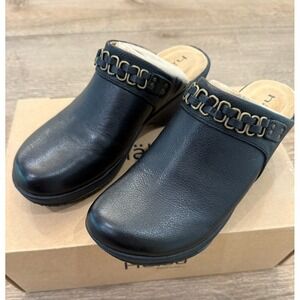 The Walking Co Halsa Chloe Footwear Leather Clog Chain Accent 2" Wedge Size 8